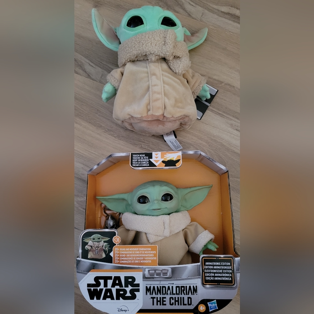Star Wars The Mandalorian The Child Animatronic Edition and 8" grogu plush